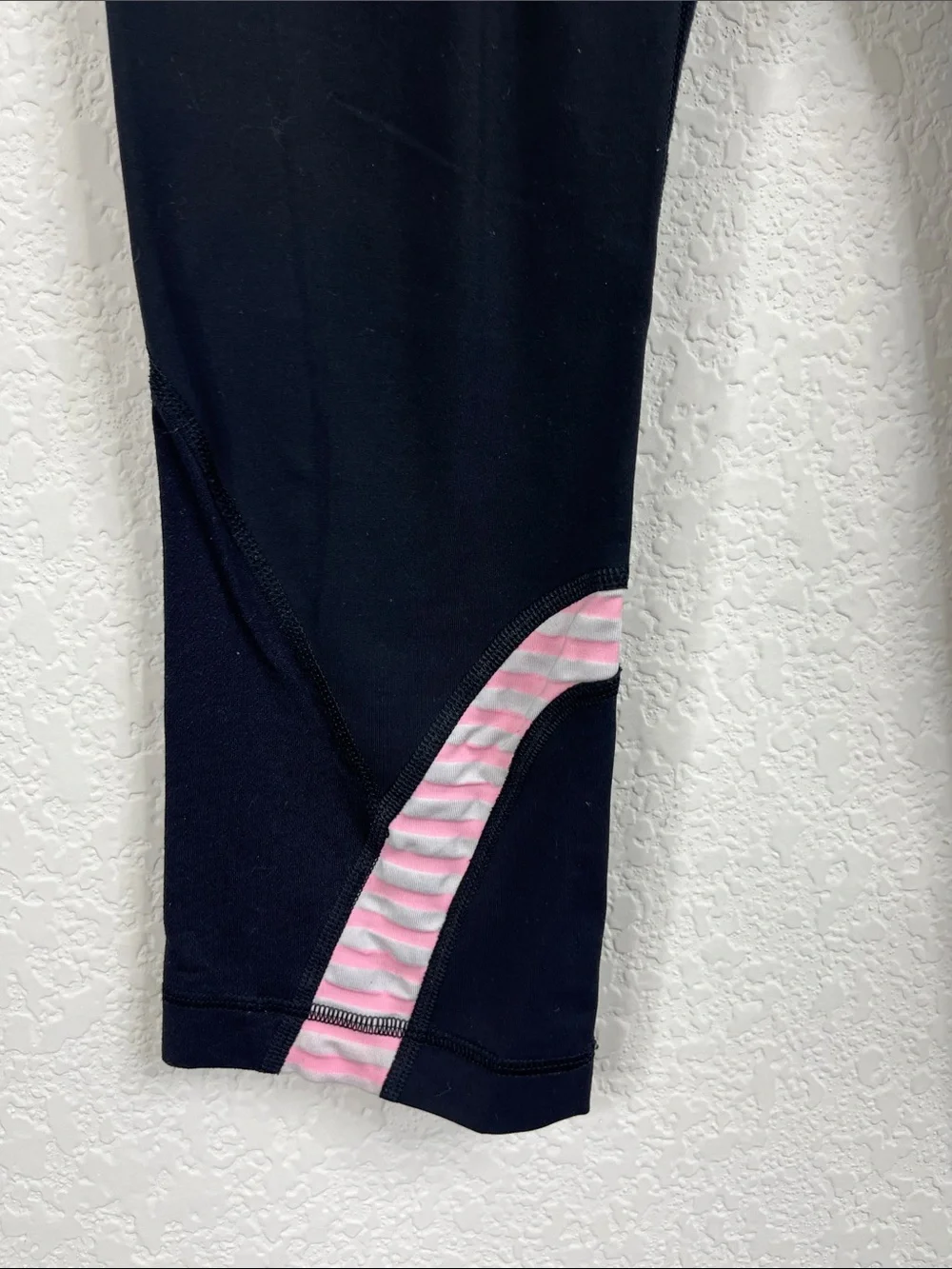 Lululemon Run Inspire Crop II Black / Classic Stripe White Pink Shell